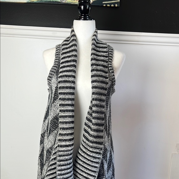 Romeo & Juliet Couture Sweaters - Black and White Striped Handkerchief Duster Knit Long Vest Cardigan
